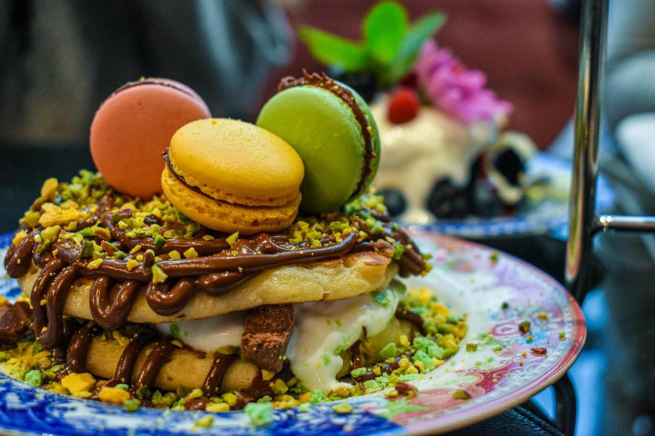 Palazzo Cornalia Hotell Milano Eksteriør bilde A mille-feuille with macarons