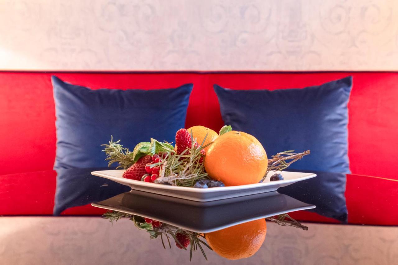 Palazzo Cornalia Hotell Milano Eksteriør bilde A fruit salad