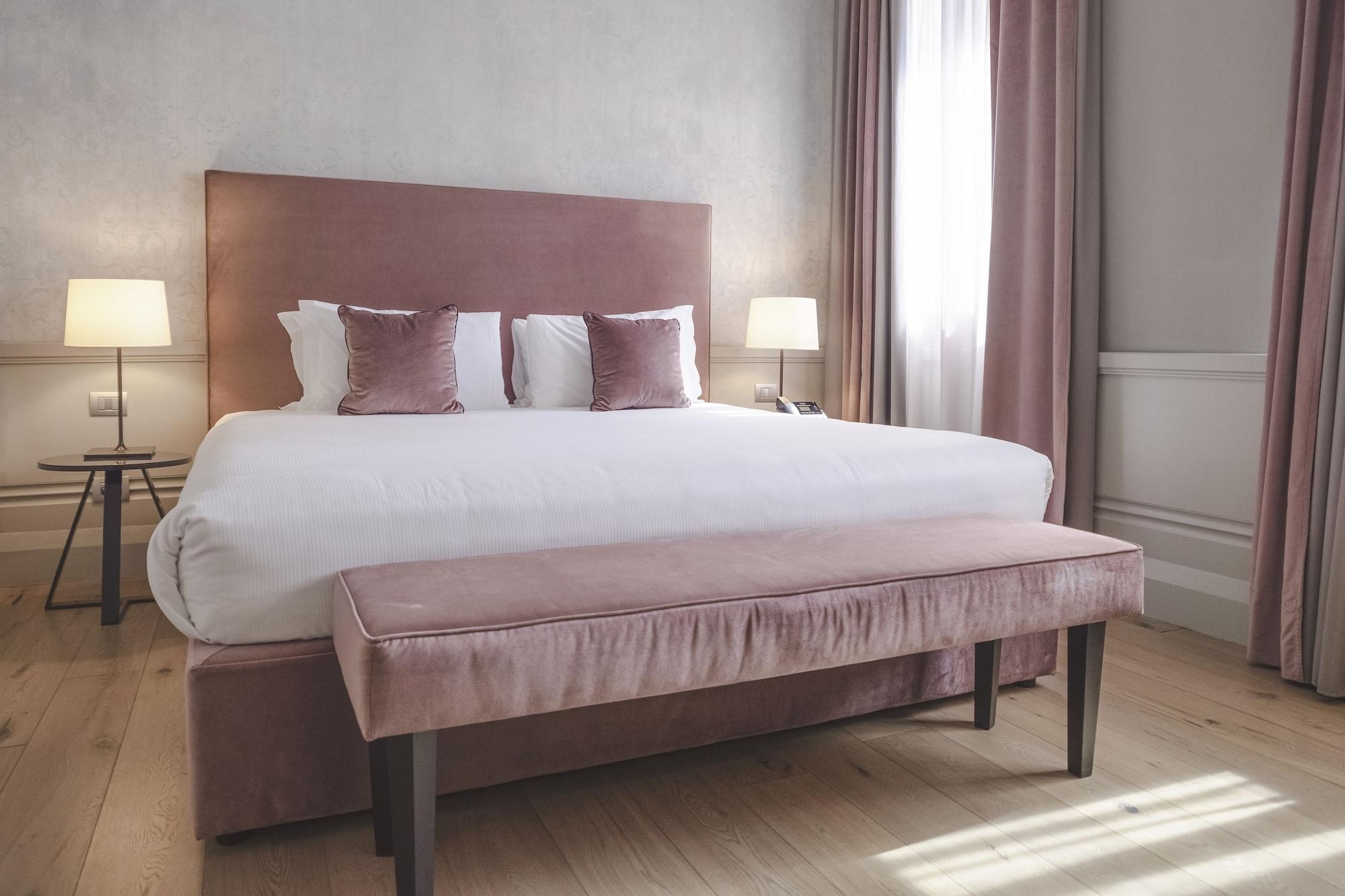 Palazzo Cornalia Hotell Milano Eksteriør bilde A bedroom at the hotel