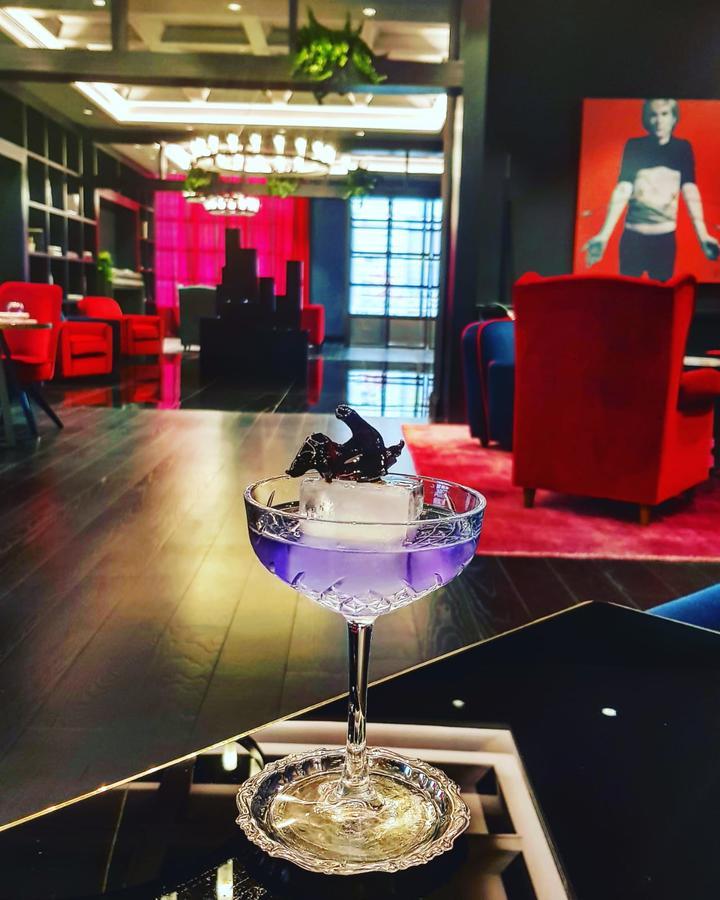 Palazzo Cornalia Hotell Milano Eksteriør bilde A Blue Hawaii cocktail