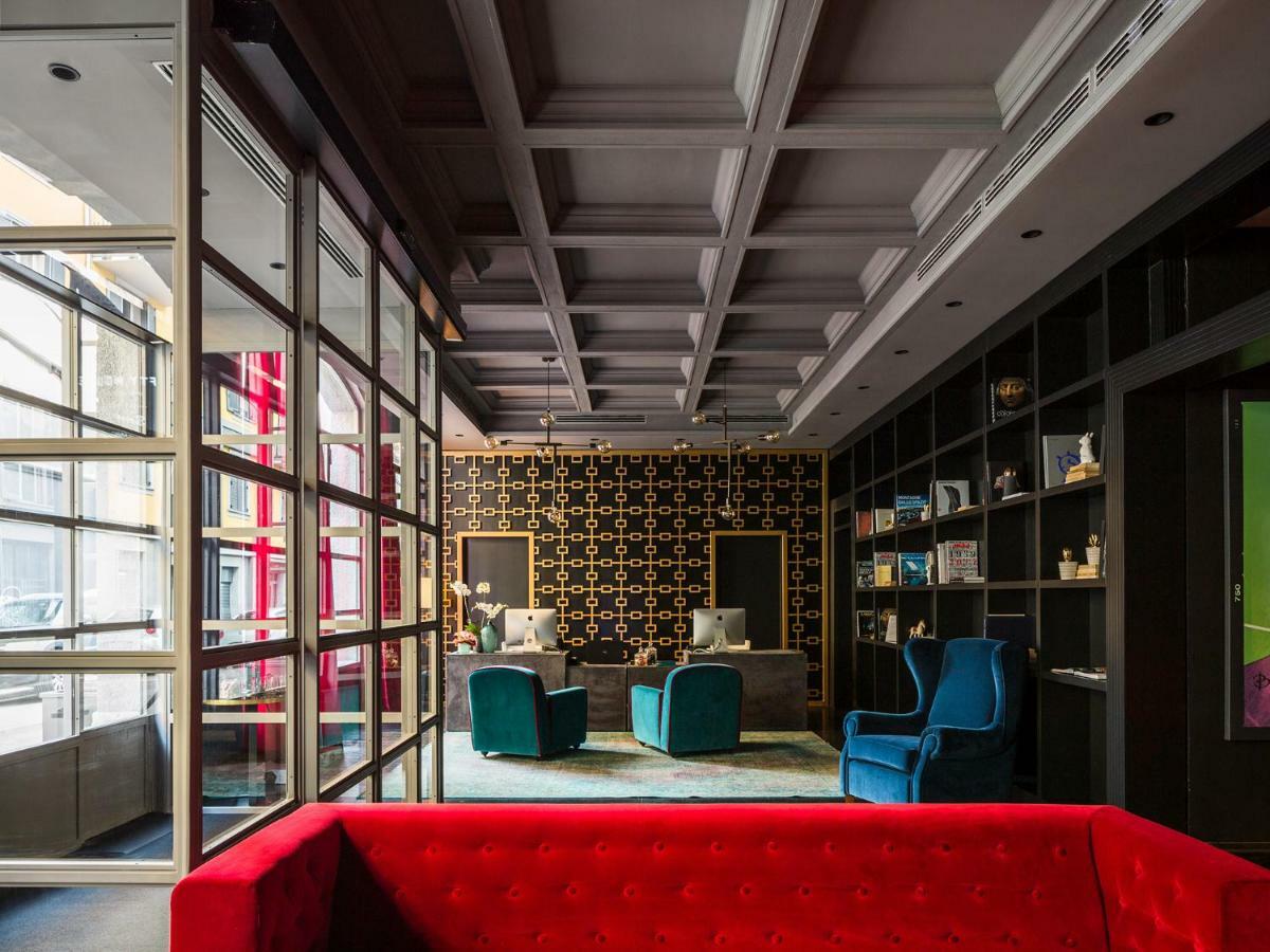 Palazzo Cornalia Hotell Milano Eksteriør bilde The library at the hotel